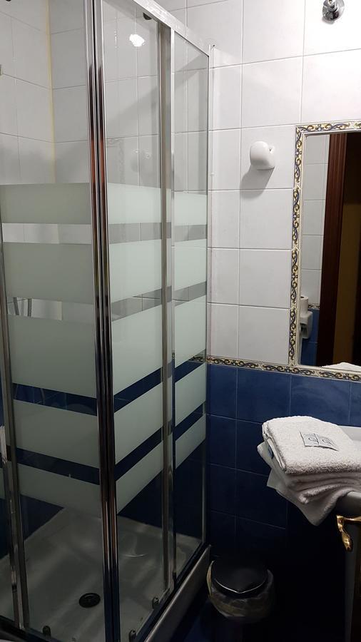 Hostal Foncalada Oviedo Ngoại thất bức ảnh